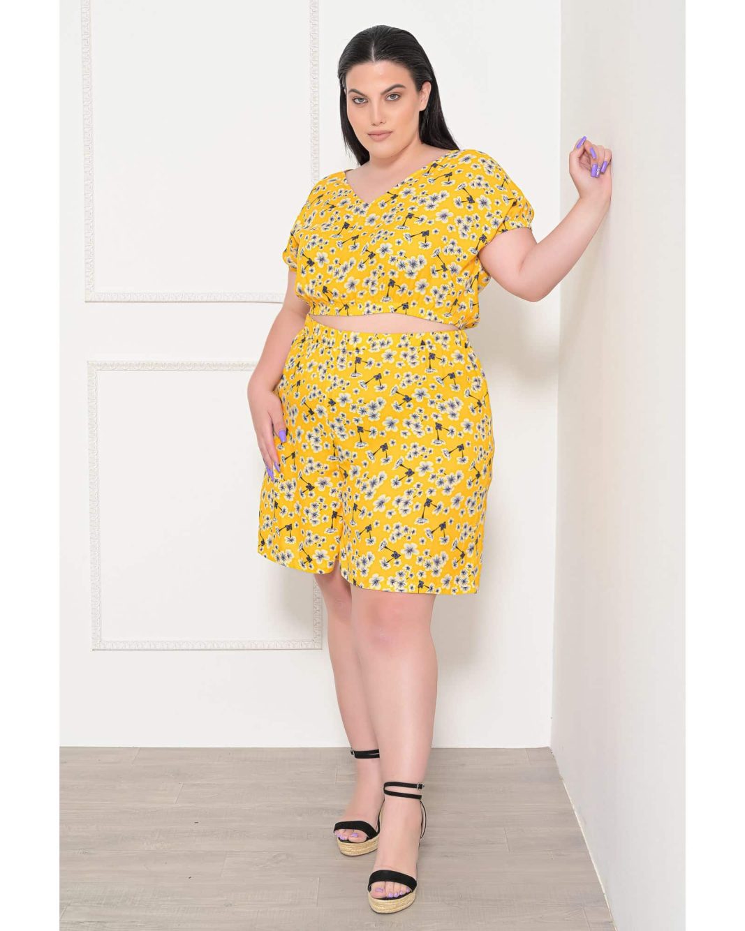 Crop top κίτρινο floral με V - Image 1