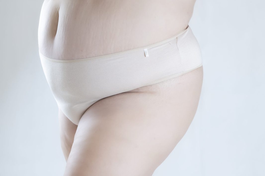Εσώρουχο μπεζ string με διακριτικό λάστιχο - Image 1