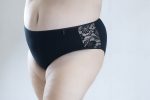 Εσώρουχο μαύρο slip τύπου BIKINI με δαντέλα στο πλάι