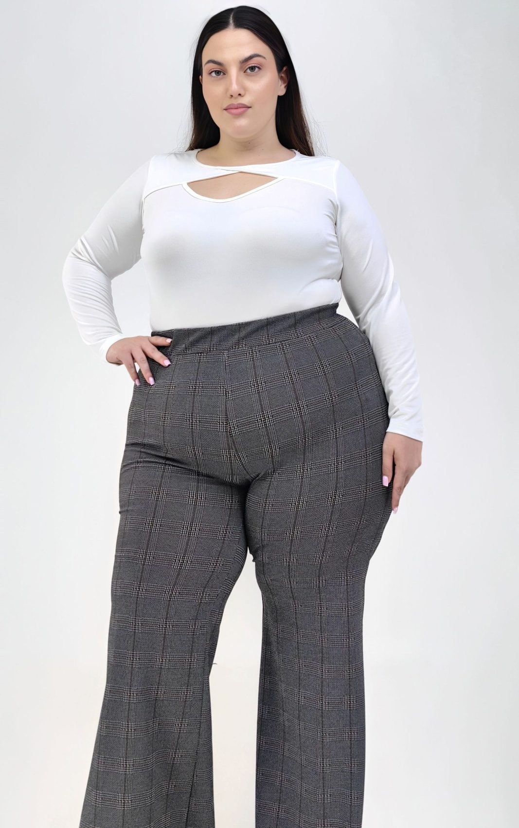 Plus size εκρού μακρυμάνικη μπλούζα με cut out