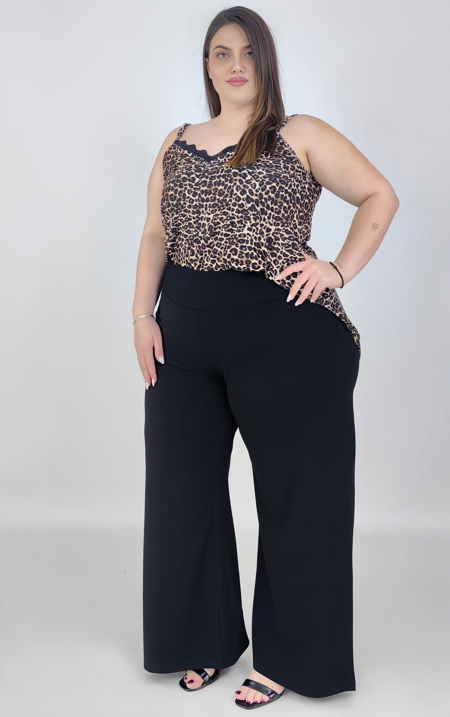 Plus size μαύρη παντελόνα από κρεπ
