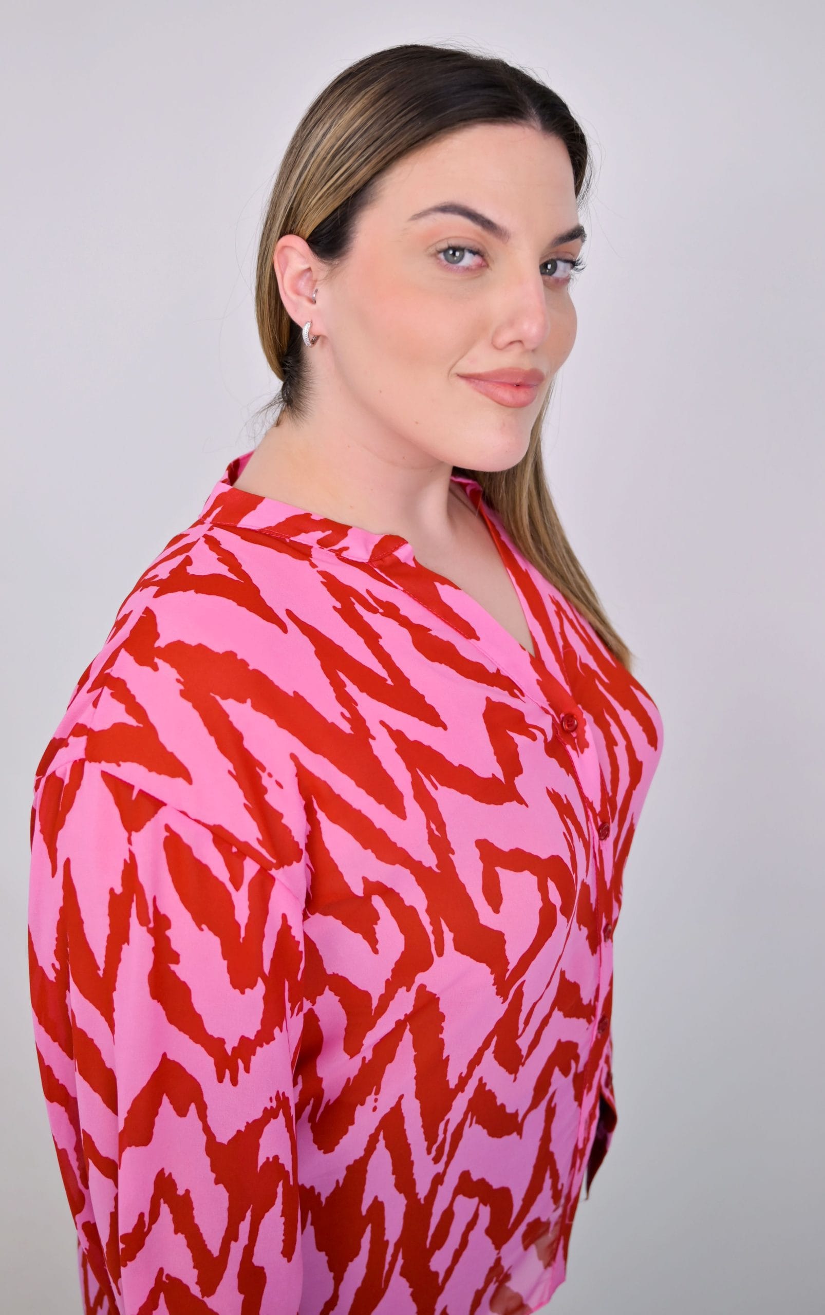 Πουκάμισο Plus Size από Ζορζέτα με Μάο Γιακά & Abstract Print