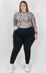 Plus size τζιν με στρας και μικρό άνοιγμα – Κομψότητα & Άνεση
