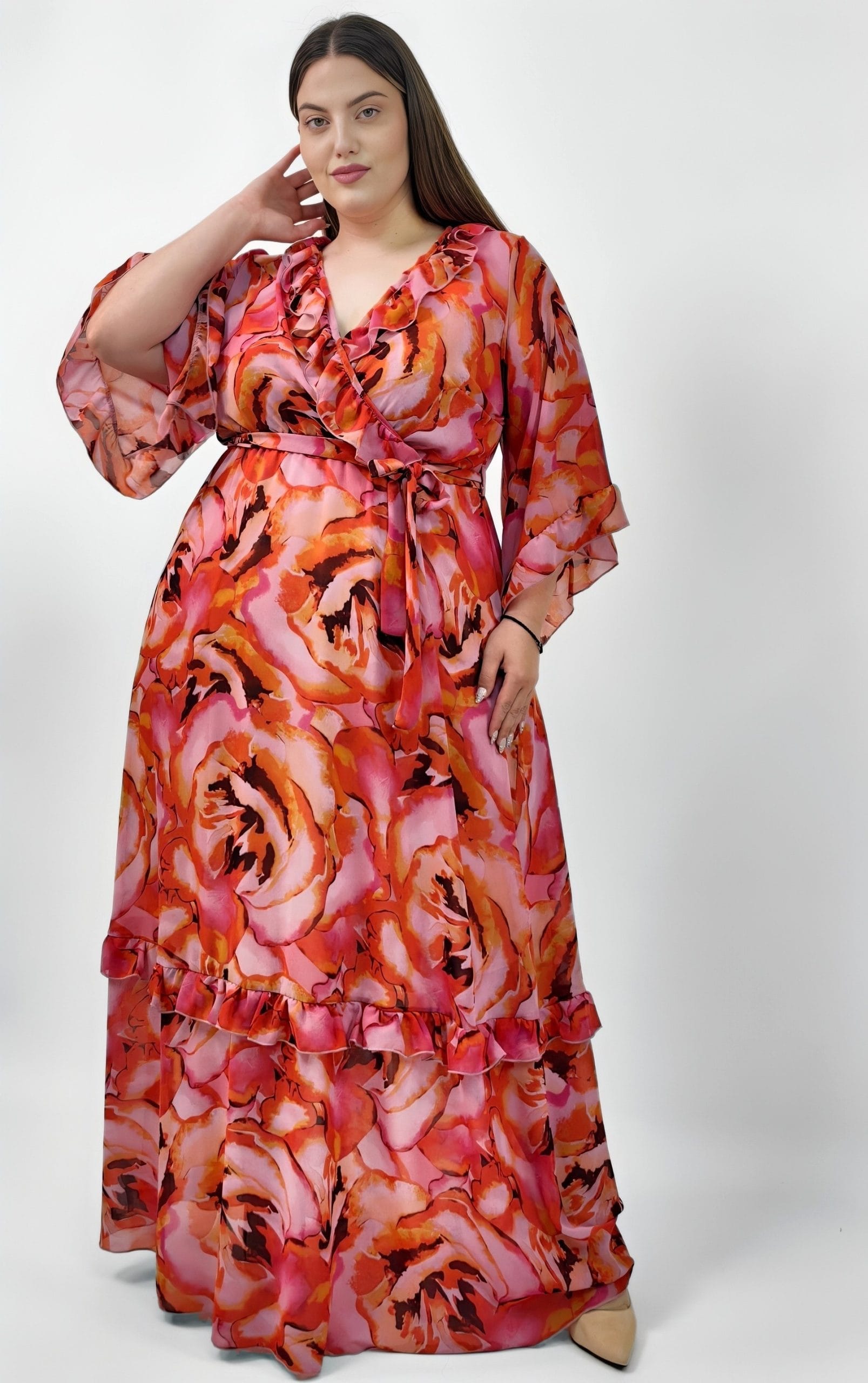 Plus Size Maxi Φόρεμα Κρουαζέ με Βολάν – Εμπριμέ Σιφόν για Εντυπωσιακές Εμφανίσεις