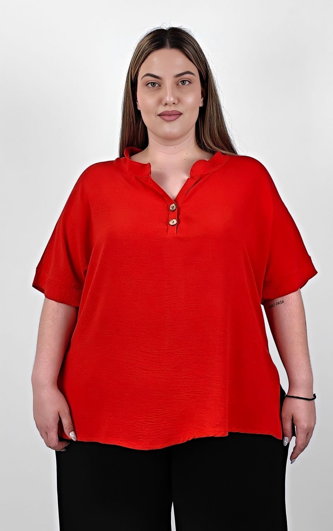 Plus size μπλούζα κόκκινη με μαο γιακά και ξύλινα κουμπιά