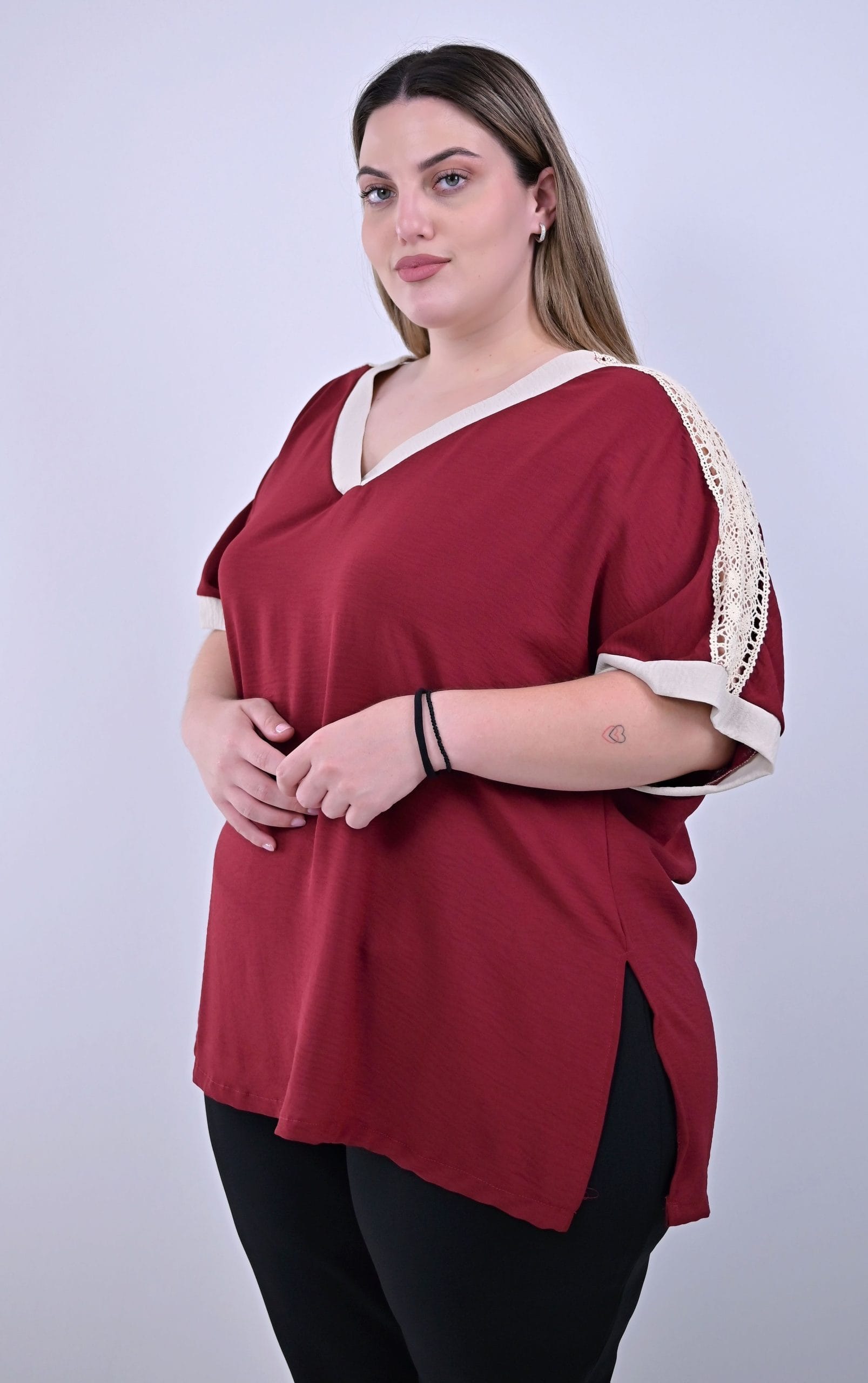 Plus Size Μπορντό Μπλούζα με Δαντέλα και Πλαϊνά Ανοίγματα | PsX Fashion