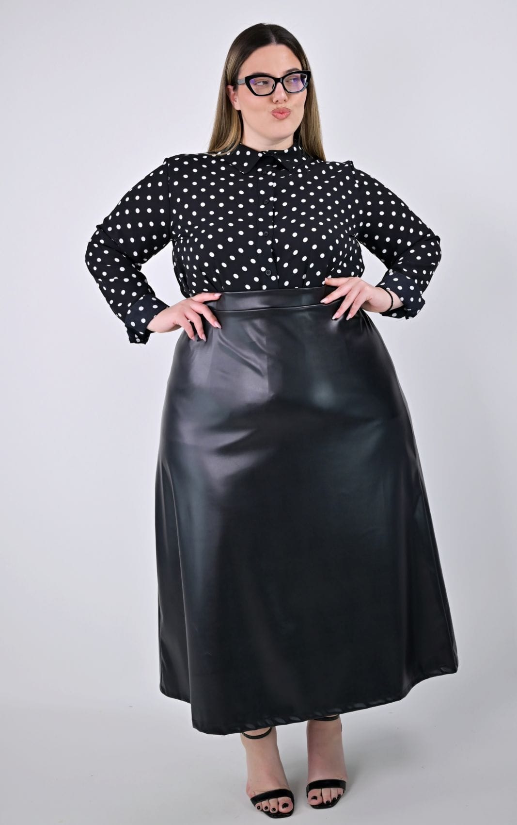 Plus size Μαύρη Midi Δερματίνη Φούστα | Άνετη & Στυλάτη