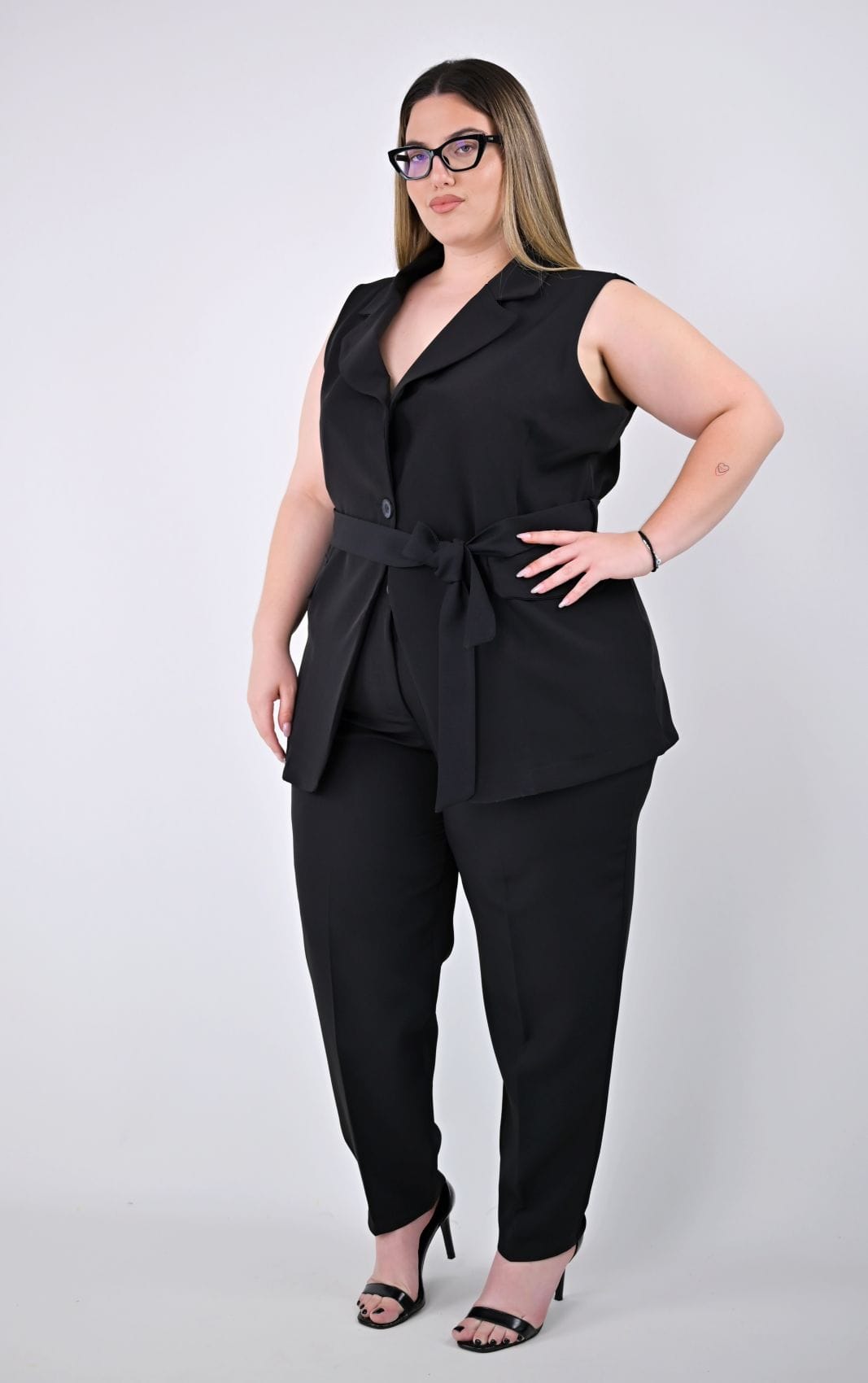 Plus Size Μαύρο Αμάνικο Γιλέκο με Ζώνη | PsX Fashion