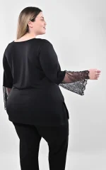 Μαύρη Μπλούζα με V Λαιμόκοψη και Μανίκια Καμπάνα από Δαντέλα - Image 7