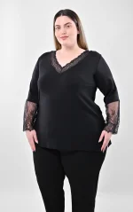 Μαύρη Μπλούζα με V Λαιμόκοψη και Μανίκια Καμπάνα από Δαντέλα - Image 2
