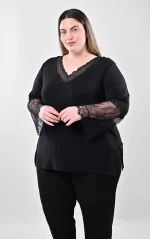 Μαύρη Μπλούζα με V Λαιμόκοψη και Μανίκια Καμπάνα από Δαντέλα - Image 3