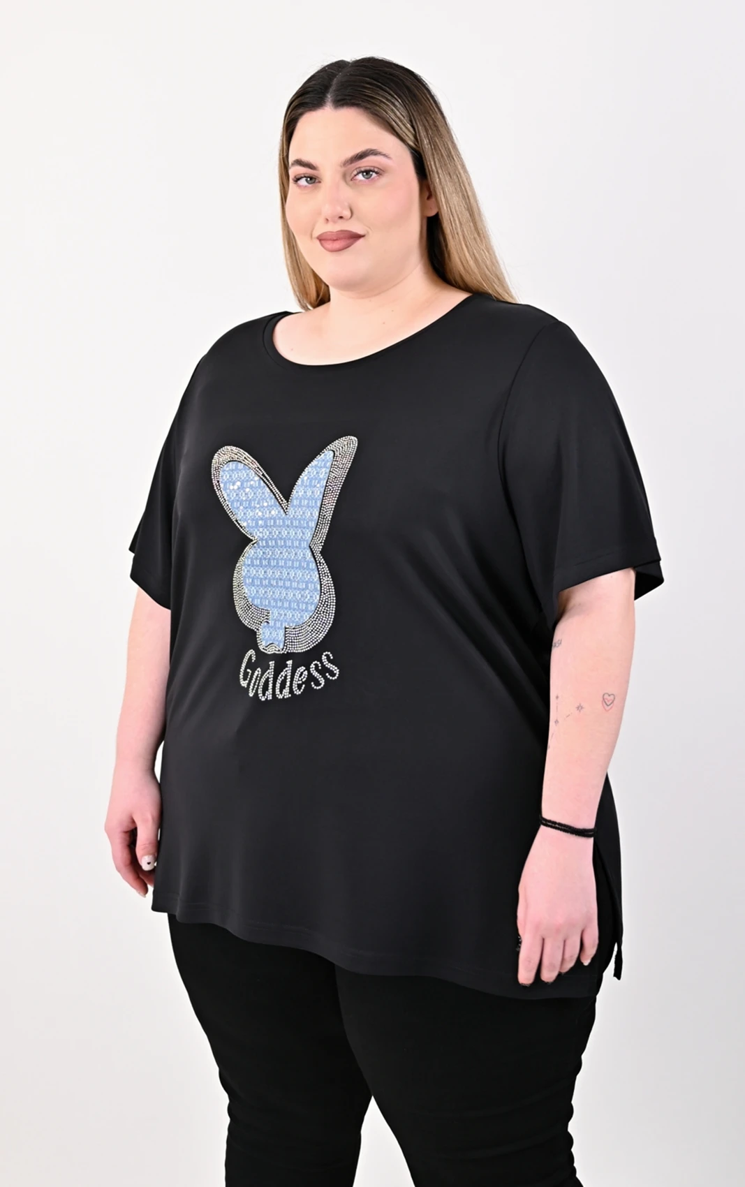 Plus Size Μαύρη Κοντομάνικη Μπλούζα με Σχέδιο "Goddess" Plus Size Μαύρη Κοντομάνικη Μπλούζα με Σχέδιο "Goddess"